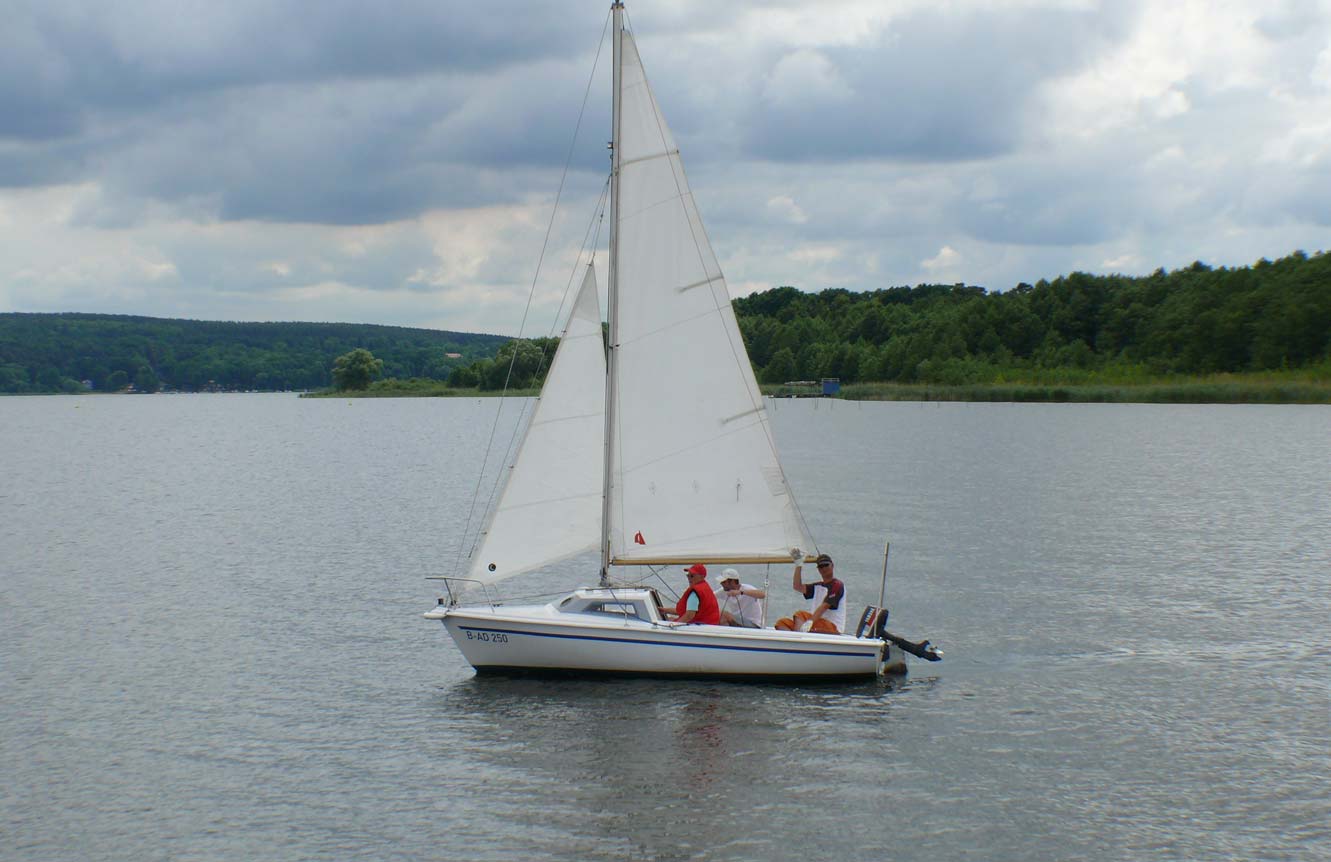 ein kleines segelboot