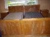 Schlafzimmer,  Doppelbett mit Matratzen,  Kleiderschrank