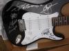 original signierte Gitarren von Top-Bands,  Deep Purple,  Saxon usw