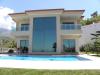 Hochwertige Neubau Villa mit Pool und Panoramablick