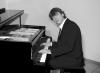 Barpianist,  Klavierspieler und Pianist Alexander Hoell aus Dortmund spielt bunde